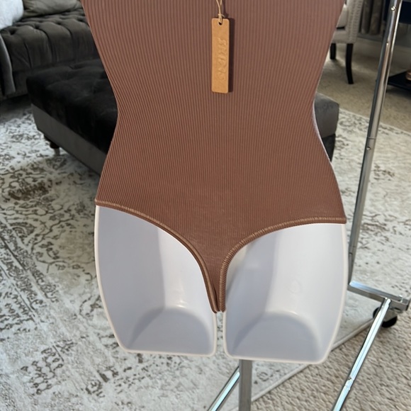 Skims ribbed cotton bodysuit - Picture 6 of 8